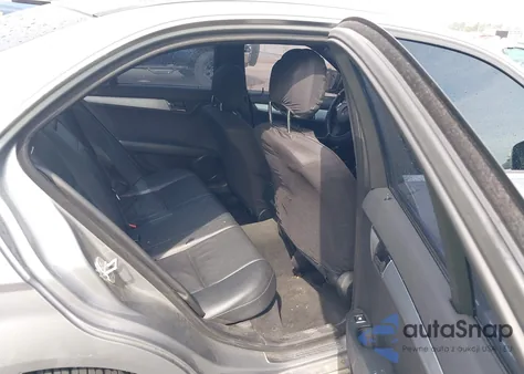 2008 Mercedes-Benz C 300 Luxury/Sport z USA, uszkodzony, nr VIN WDDGF54XX8F064031